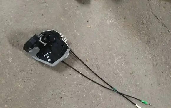 Toyota Yaris Rear door lock 