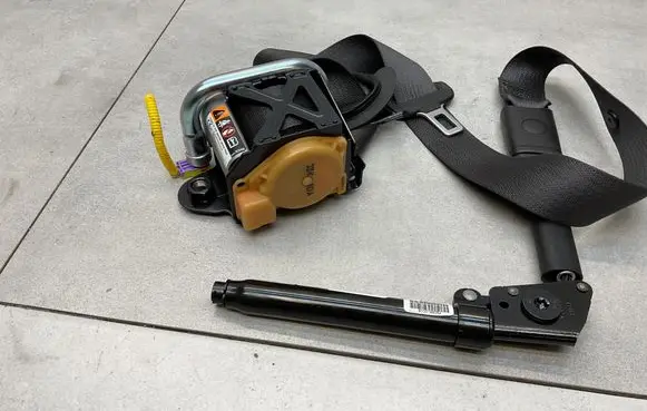 Opel Mokka X Front seatbelt 42563682