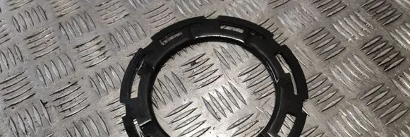 Fuel tank mounting bracket