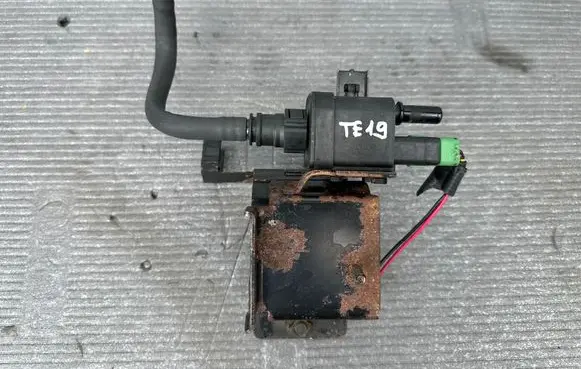 Hyundai Terracan Fuel filter bracket/mount holder 31391H1951