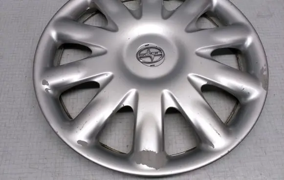 Toyota Corolla E120 E130 R15 wheel hub/cap/trim 4260205050
