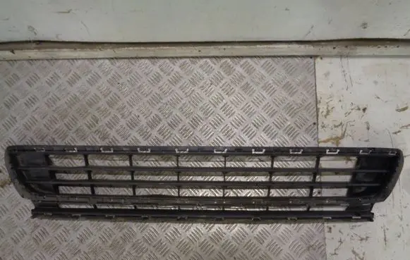 Volkswagen Golf VII Front bumper lower grill 5G0853677 0110904101