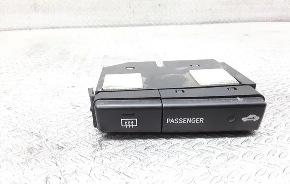 Toyota Avensis T250 Windscreen/window heater switch 8479005130C