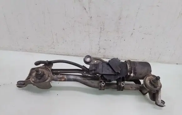 Nissan Note (E11) Front wiper linkage and motor