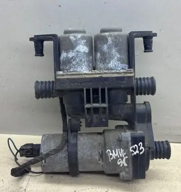 BMW 5 E39 Coolant heater control valve 8372004 1147412119 0392020041