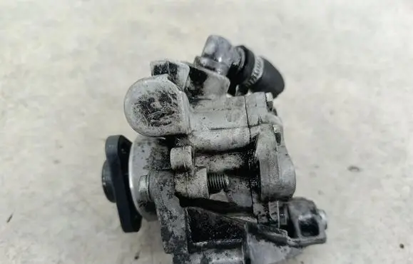Audi A6 S6 C6 4F Power steering pump 