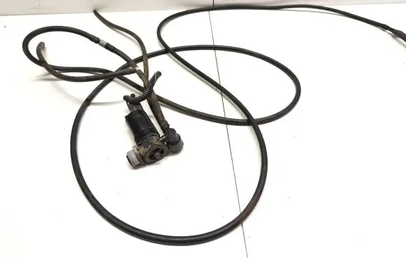 Volvo XC90 Windscreen/windshield washer pump