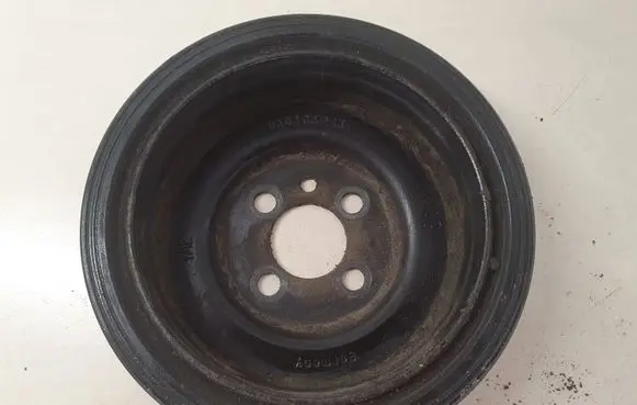 Volkswagen PASSAT B6 Crankshaft pulley 03G105243