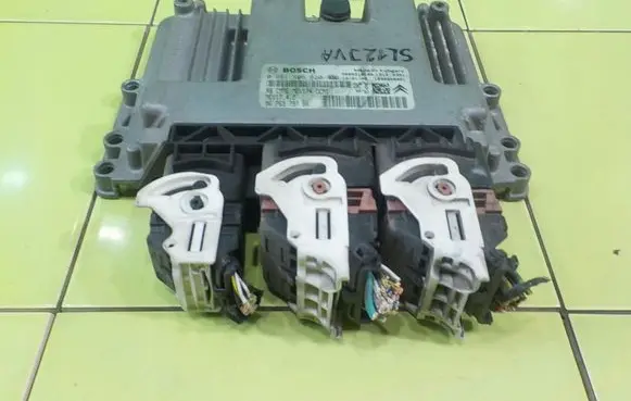 Citroen C3 Picasso Engine control unit/module 9676379780