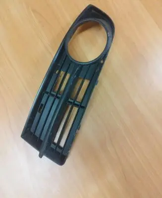 Volkswagen Touran I Front bumper lower grill 1T0853665A NNW13404