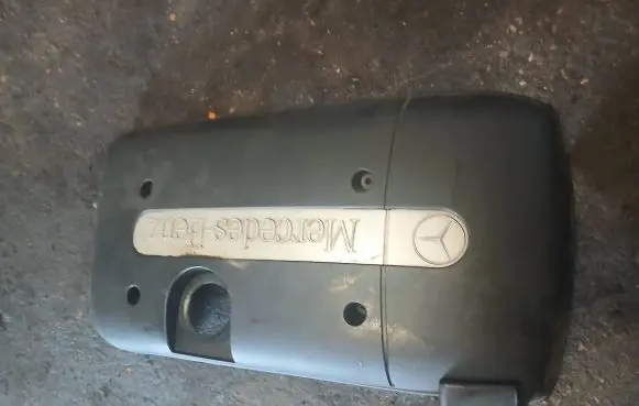 Mercedes-Benz C W203 Engine cover (trim) A6110101067