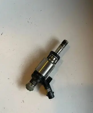 Audi A4 S4 B8 8K Fuel injector 06H906036N