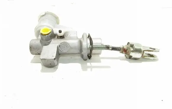 Mitsubishi L200 Clutch master cylinder