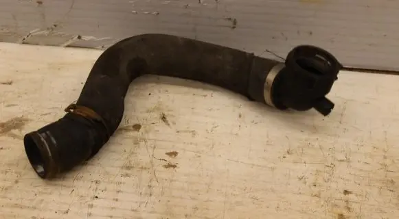 Audi A6 S6 C6 4F Engine coolant pipe/hose 4F0121101