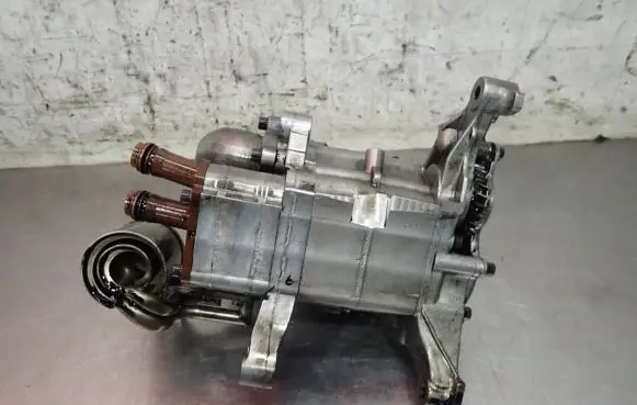 Volkswagen Touareg I Oil pump 