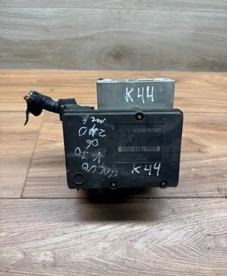 Volvo XC90 ABS Pump 00401396E0 30793449 10092504153