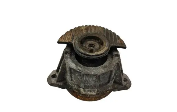 Mercedes-Benz C W204 Engine mount bracket A2042400117