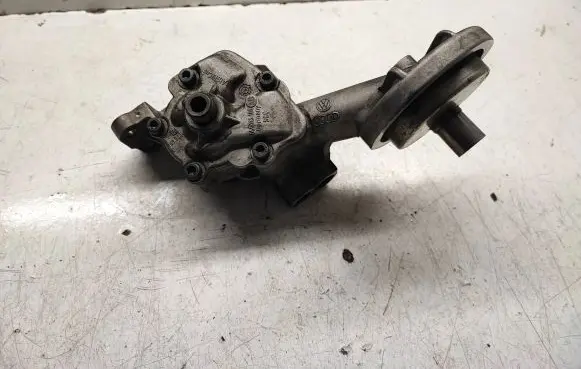 Audi A6 S6 C6 4F Oil pump 059115105