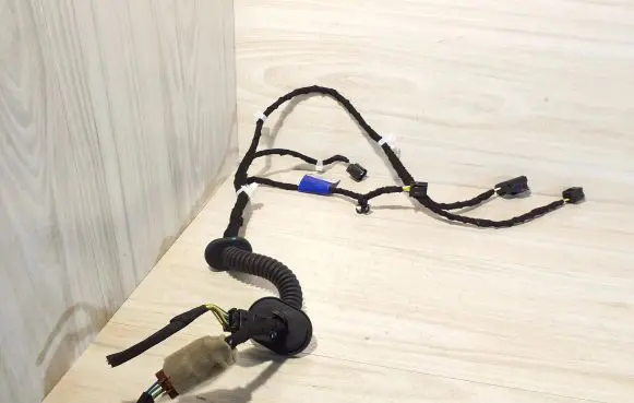 Front door wiring loom