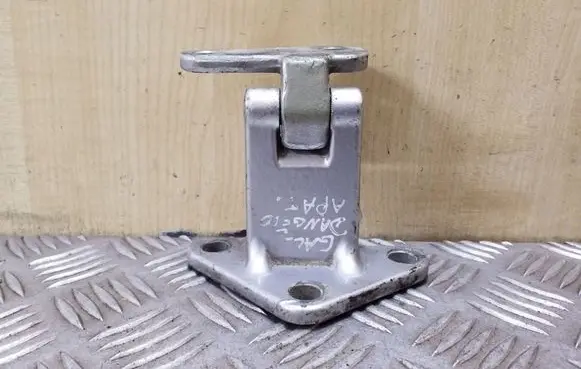 Tailgate/trunk/boot hinge