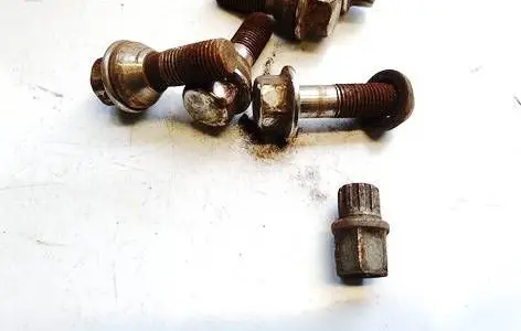 Volvo V70 Nuts/bolts 