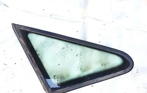 Seat Alhambra (Mk1) Front triangle window/glass 