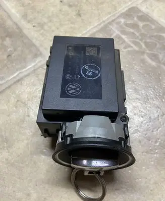 Volkswagen PASSAT B6 Ignition lock 3C0905843M 3330