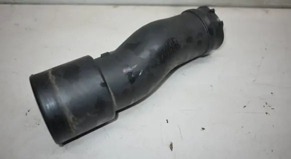 Opel Astra J Air intake hose/pipe 1039897S01