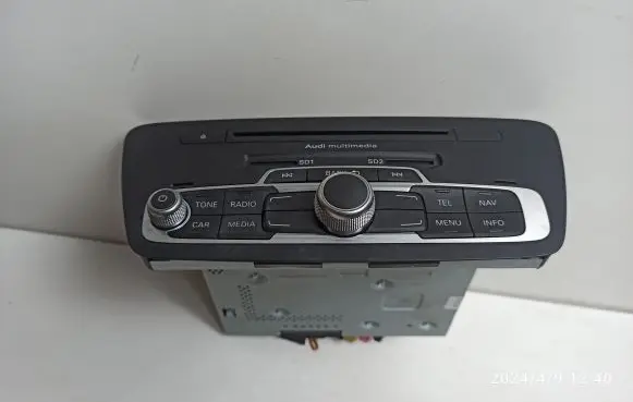 Audi Q3 8U Radio/CD/DVD/GPS head unit 8U0035193B 8U0035193A