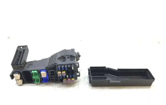 Suzuki Grand Vitara I Fuse module K3035