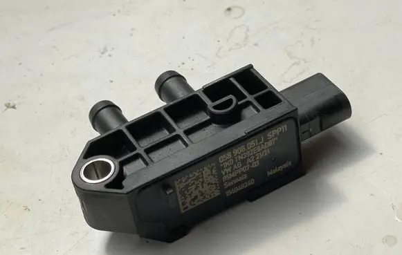 Volkswagen Polo VI Rear glass lock/latch W195 058906051J