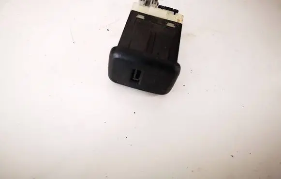 Opel Corsa E USB socket connector 13596807