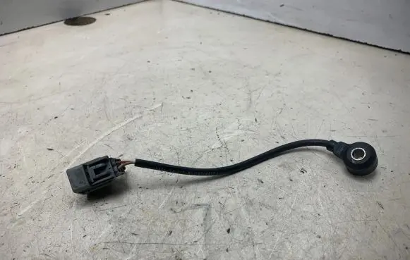 Ford Mondeo Mk III Detonation knock sensor 1S7A12A699BA 1072085C