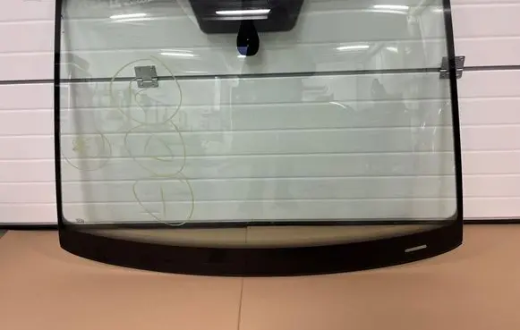 Volkswagen Golf Sportsvan Front windscreen/windshield window 