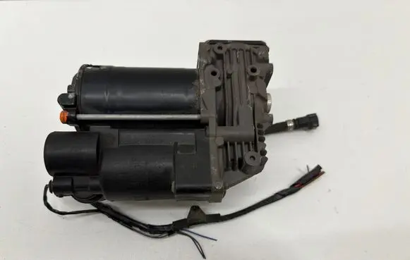 BMW X5 E70 Air suspension compressor/pump 104305