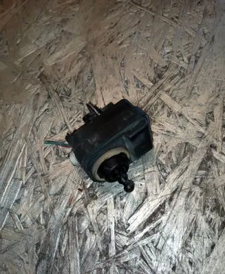 Headlight level adjustment motor
