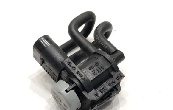 Volkswagen PASSAT CC Fuel pressure regulator 1K0906283A