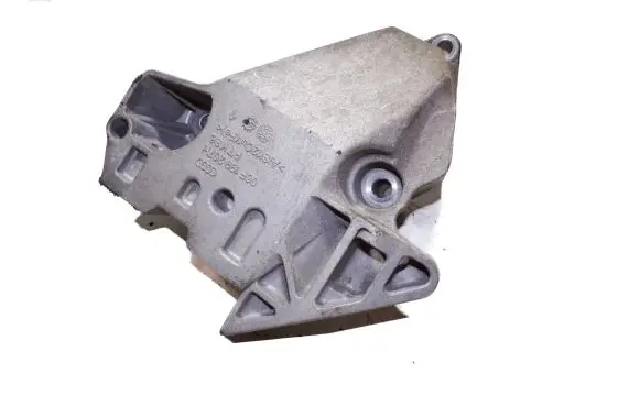 Volkswagen Golf Plus Engine mounting bracket 06F199207H