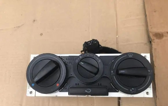 Volkswagen Polo III 6N 6N2 6NF Climate control unit 1J0820045F