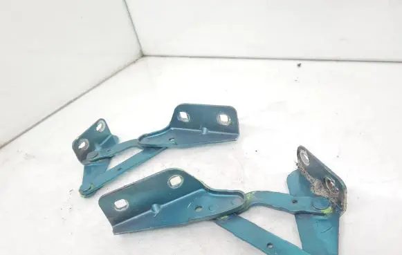 Iveco Daily 3rd gen Engine bonnet/hood hinges 99489709 99489710