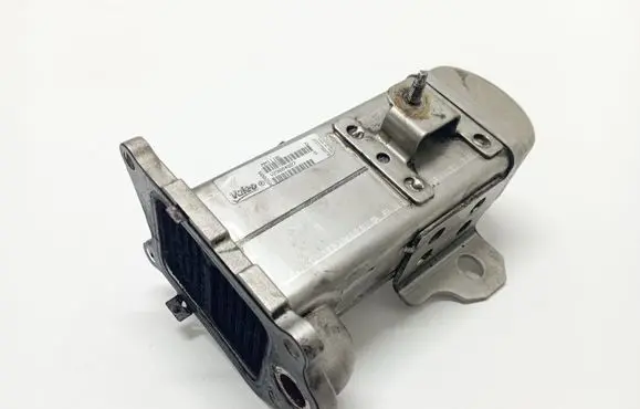 Ford Kuga I EGR valve cooler V29004027
