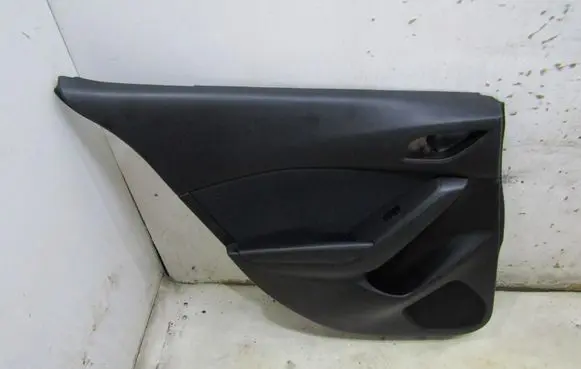 Mazda 3 III Tailgate/trunk side cover trim KRIS235789