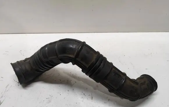 Volvo S40, V40 Air intake hose/pipe MB957388 5V023S0CAT1