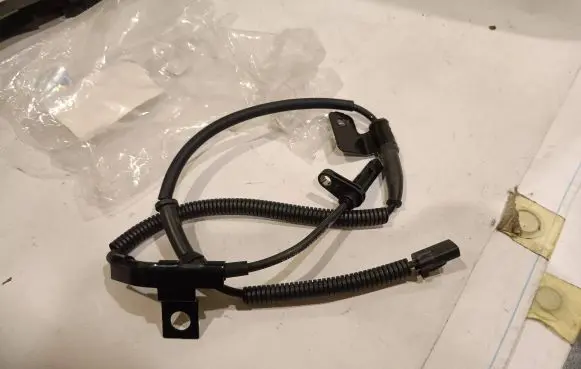 KIA Sorento ABS brake wheel speed sensor 956713E310