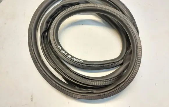 Opel Vivaro Sliding door rubber seal 