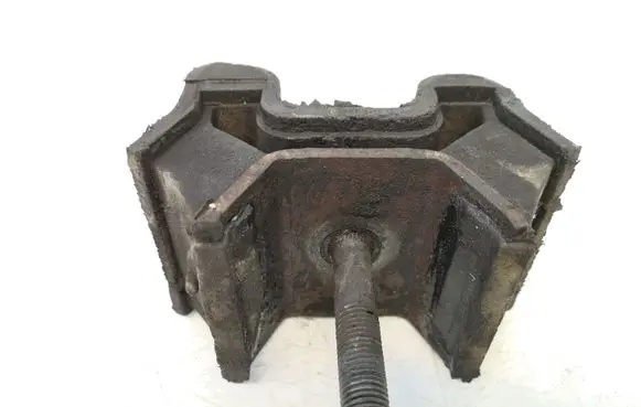 Mercedes-Benz ML W163 Engine mount bracket