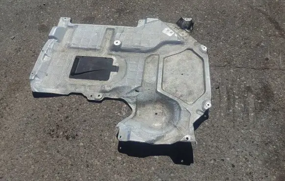 Mercedes-Benz CLS C218 X218 Engine splash shield/under tray A2125240725