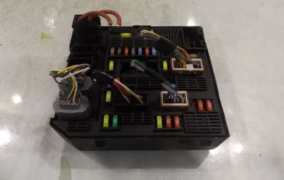 Renault Scenic III - Grand scenic III Fuse module 284B6553R