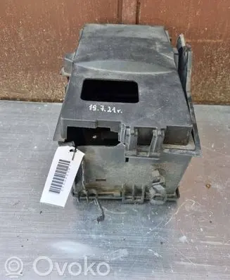 Ford C-MAX I Battery tray 3M5110723BR