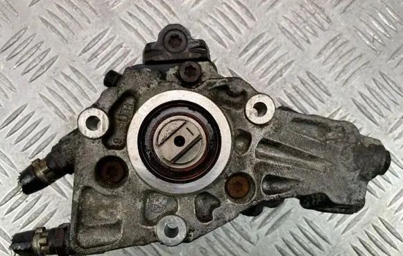 Mercedes-Benz C W204 Fuel injection high pressure pump A6460700201 9421A000A 0284734GBE